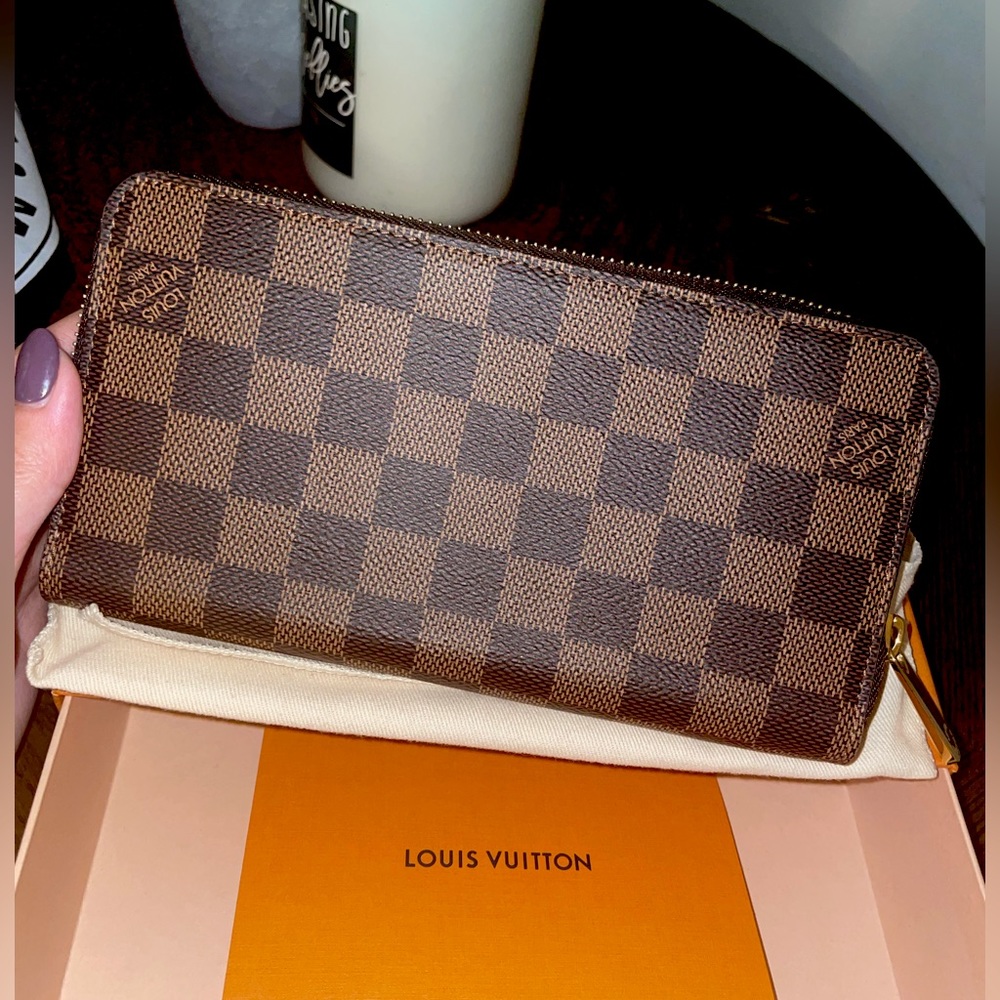 Louis Vuitton Damier Ebene Zippy Wallet